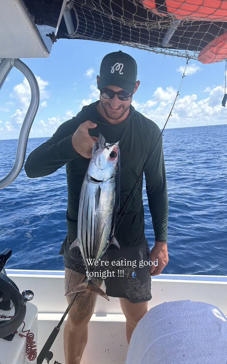 𝐉𝐨𝐞𝐲 (@jbbiggiebear) on Twitter photo 