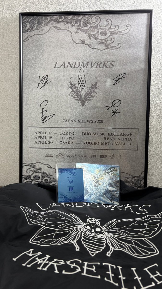 e___gle's tweet photo. 念願のLANDMVRKS
@DHB_darkhorses さん本当に招聘してくれて大感謝です😭
迷わずVIP取って正解でしたジャケット褒めてくれたんバカ嬉しかった
@LANDMVRKS 
#LANDMVRKS 
#HOLLOWSUNS https://t.co/hMtkaAJucc