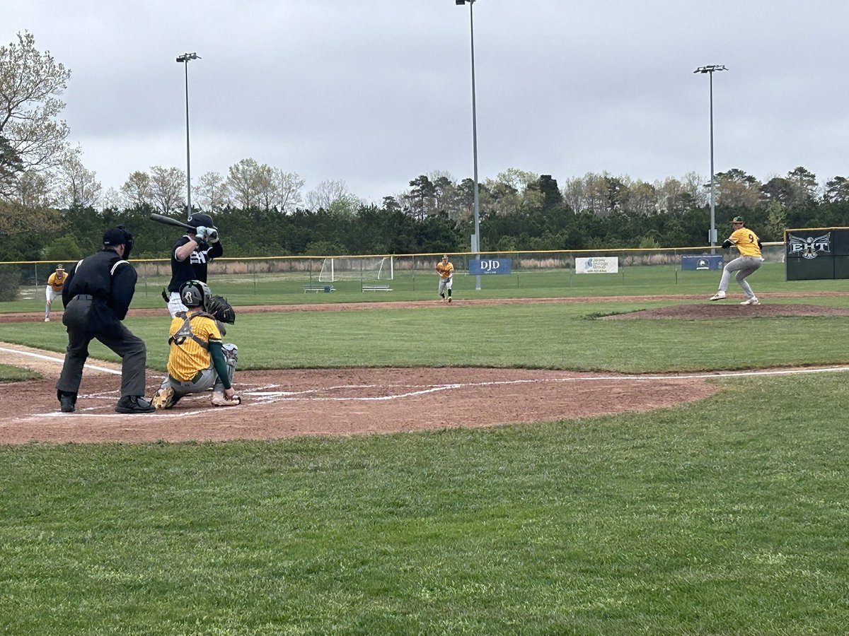 kminnicksports's tweet photo. Some non-league ⚾️⚾️ as Clearview visits Egg Harbor Township

Top of first lasts 25 minutes as Clearview bats around 

Clearview 3
EHT 0
B1

Cool, windy and cloudy ☁️ https://t.co/HMrTyOv6rm