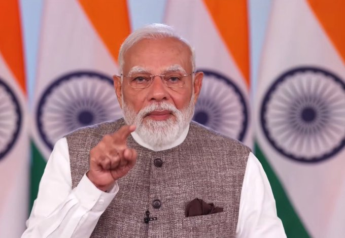 इस ईमानदार प्रयास की कांग्रेस और उसके सहयोगियों ने सदन में पूरे देश के सामने भ्रूण हत्या कर दी है।

कांग्रेस, डीएमके, टीएमसी और सपा जैसे दल इस भ्रूण हत्या के गुनहगार हैं। ये देश के संविधान के अपराधी हैं, देश की नारी शक्ति के अपराधी हैं।

कांग्रेस महिला आरक्षण के विषय से ही नफरत