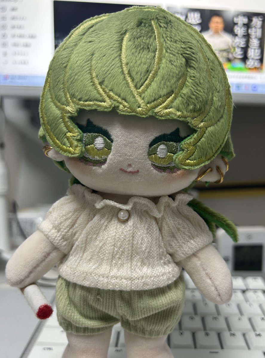urami_tsuramiV's tweet photo. 所長　@ebente_EbeLab  が、占見ぬいを作ってくれて神😭🙏クオリティ高え〜かわいちゅぎ、、、、、、、、、、、命、、、、、、、大事に魂を吹き込んで、こいつは間違ってもブラック企業に就職してしまうことがないように気をつけていきたいと思います‼️
〜汚めの背景を添えて〜 https://t.co/Cwhqp16FMl