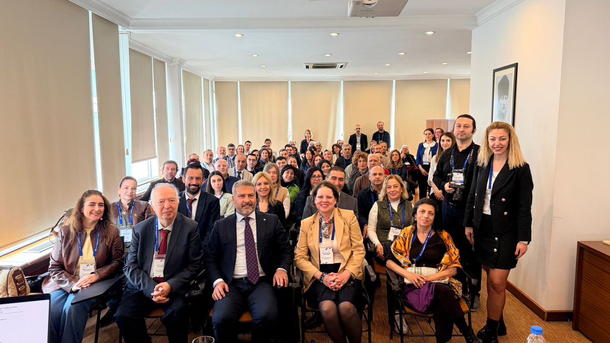 Adiguzel_Yusuf's tweet photo. GÖNÜLLÜ KALİTE ELÇİLERİ
Bugün @Anadolu_Univ Açıköğretim Fakültesi Gönüllü Kalite Elçileri ile İstanbul’da bir araya geldik. Açıköğretim sisteminde kaliteyi yükseltmek için başarılı, sistemi iyi kullanan ve çok sorgulayan 60 gönüllümüz ile yüz yüze görüştük. Hepsine teşekkürler. https://t.co/bmjSsiIIn7