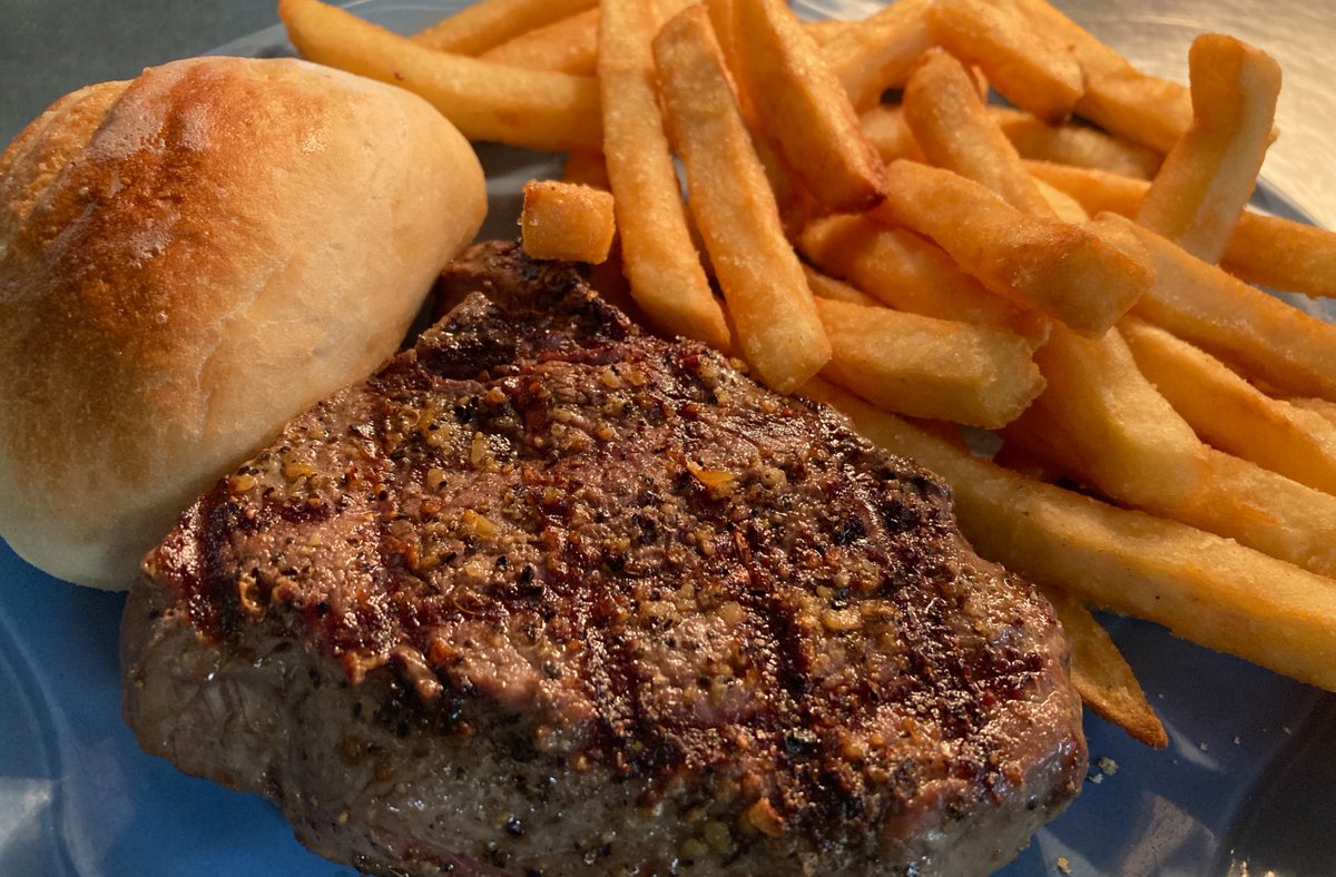 TC's Referee Sports Bar & Grill tweet media