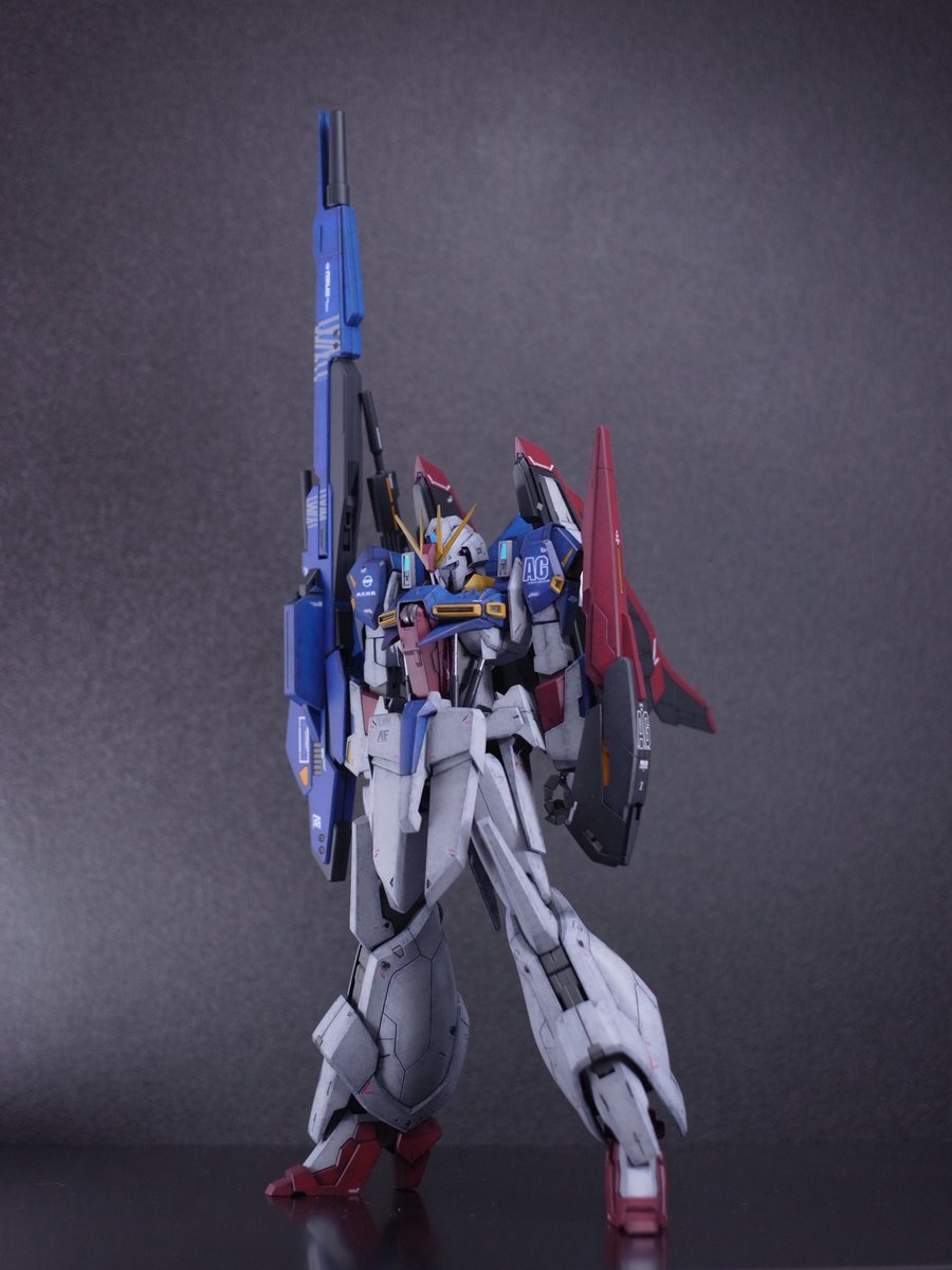 GUNDAM LINDWURM
(TYPE - Zeta)

完成しました！
リントヴルムの派生機設定。
TYPE-Zeta Plus C1と同時作成でプロポーション改修で＋20mm全高が延びてます

自作のフロントスカートがお気に入り(*´꒳`*)♪

📷1