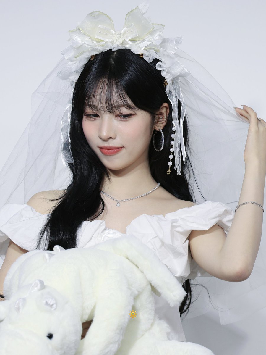 MayS2yb's tweet image. 260418 귀걸이 있구나..
#MAY #메이 #メイ 
#RESCENE #리센느 #リセンヌ