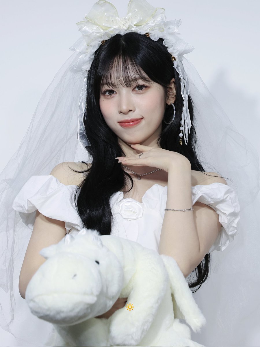 MayS2yb's tweet image. 260418 귀걸이 있구나..
#MAY #메이 #メイ 
#RESCENE #리센느 #リセンヌ