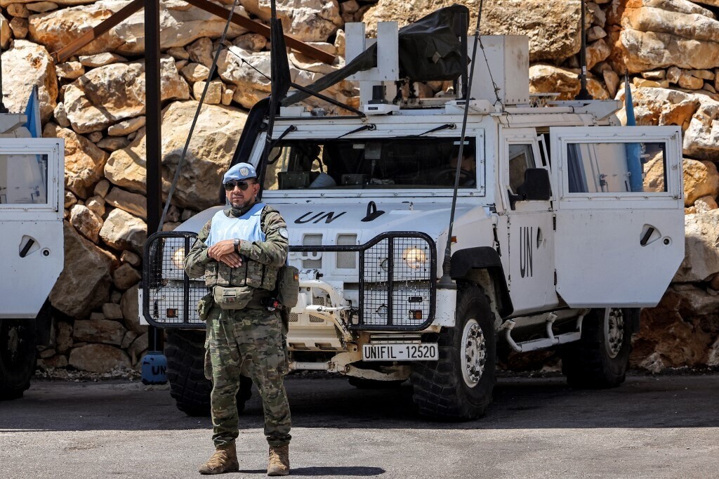 le_Parisien's tweet image. 🔴 MOYEN-ORIENT | Deux blessés graves parmi les trois soldats français blessés lors de l'attaque contre la Finul

Suivez notre direct ➡️ l.leparisien.fr/zHYd