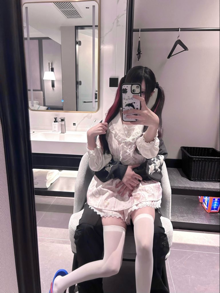 故国很冷 tweet media