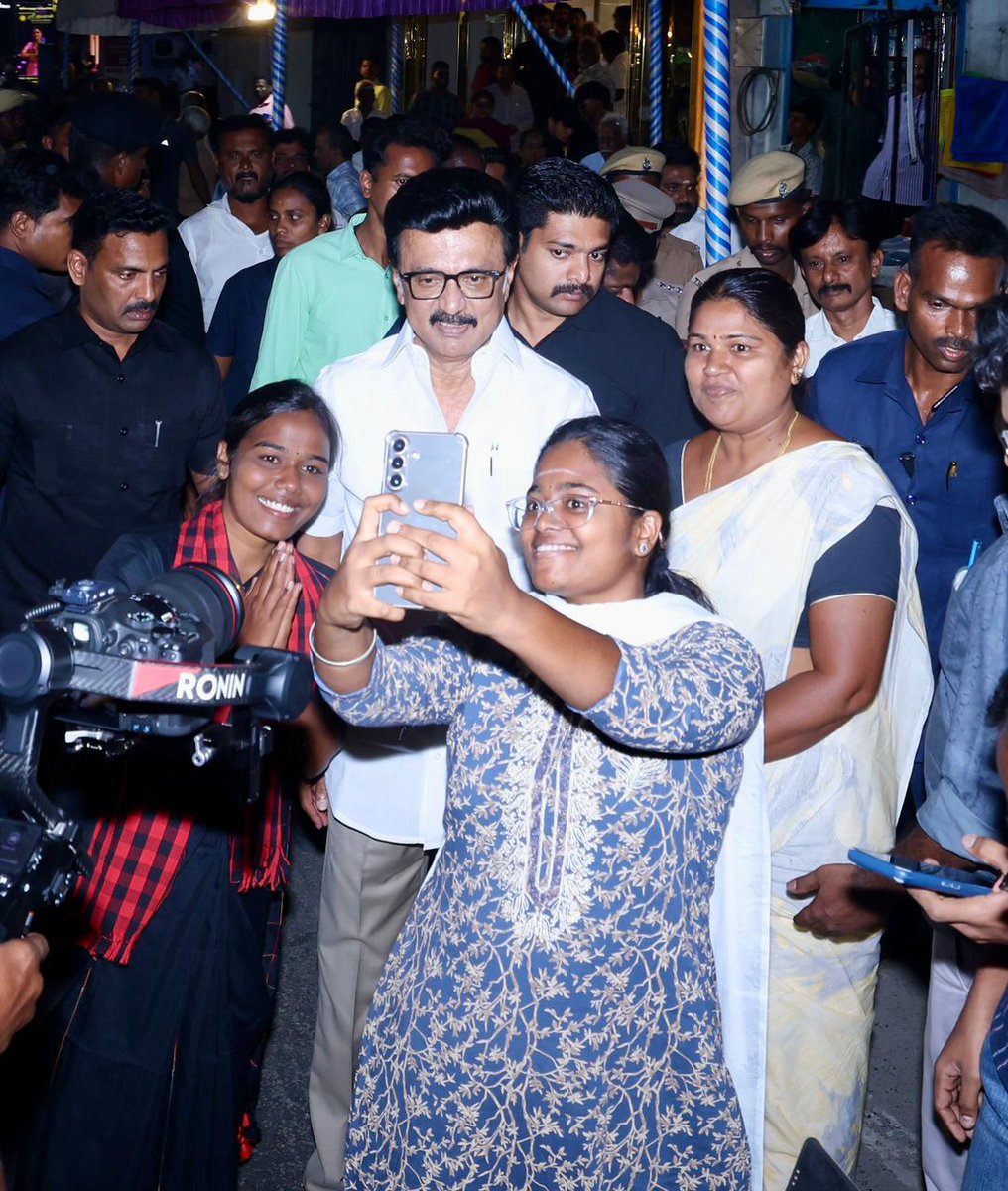 mkstalin's tweet photo. 🌄 தி.மு.க.வின் இளம் வேட்பாளர் மருத்துவர் கோகிலாமணி அவர்கள் அவிநாசி தொகுதியில் பெறும் வெற்றி, இந்த மு.க. ஸ்டாலினின் வெற்றி!

🌄 தலைவர் கலைஞரின் சமூகநீதிச் சட்டத்தால் மருத்துவர் ஆன டாக்டர் கோகிலாமணி அவர்களைச் சட்டமன்ற உறுப்பினராக்க உடன்பிறப்புகள் முழு உழைப்பைச் செலுத்துவோம்!

🌄 எளிய பின்னணியில் இருந்து வரும் இளைஞர்களின் வெற்றிதான், நம் வெற்றி - தி.மு.க.வின் வெற்றி - தமிழ்நாட்டின் வெற்றி!

#AvinashiWithDMK #VoteForDMK #வெல்வோம்_ஒன்றாக!