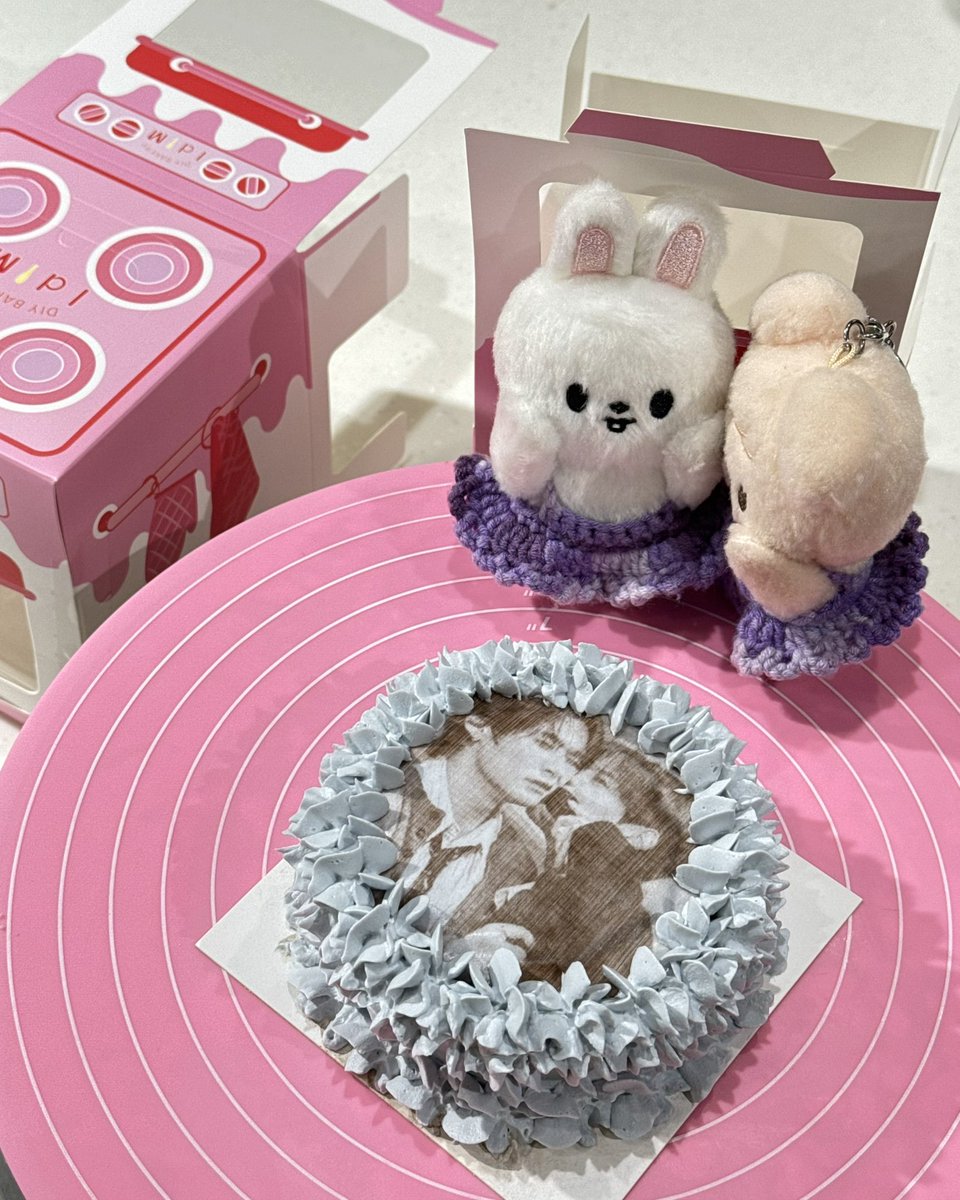 april babies of smb bday celeb ♉️💕

<a href="/lino_seung/">zia</a> <a href="/2mintcho/">angsty angst truther nyx 🐰🐶🎞</a> <a href="/skzbruhracha/">stacie</a> <a href="/rachakkun/">alex</a> and <a href="/seungminnieyah/">Louise 🍔</a> na nasa cake ☺️