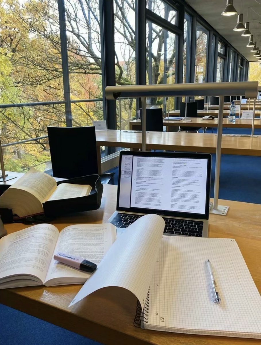 AuniEkah93's tweet image. "Thrilled to share a 2-hour #CareerDevelopment workshop yesterday! Covered goal-setting, resume hacks u0026 networking tips. 25+ participants left with actionable plans . Grateful for the engaging crowd u0026 insights exchanged! #Training #CareerGrowth"