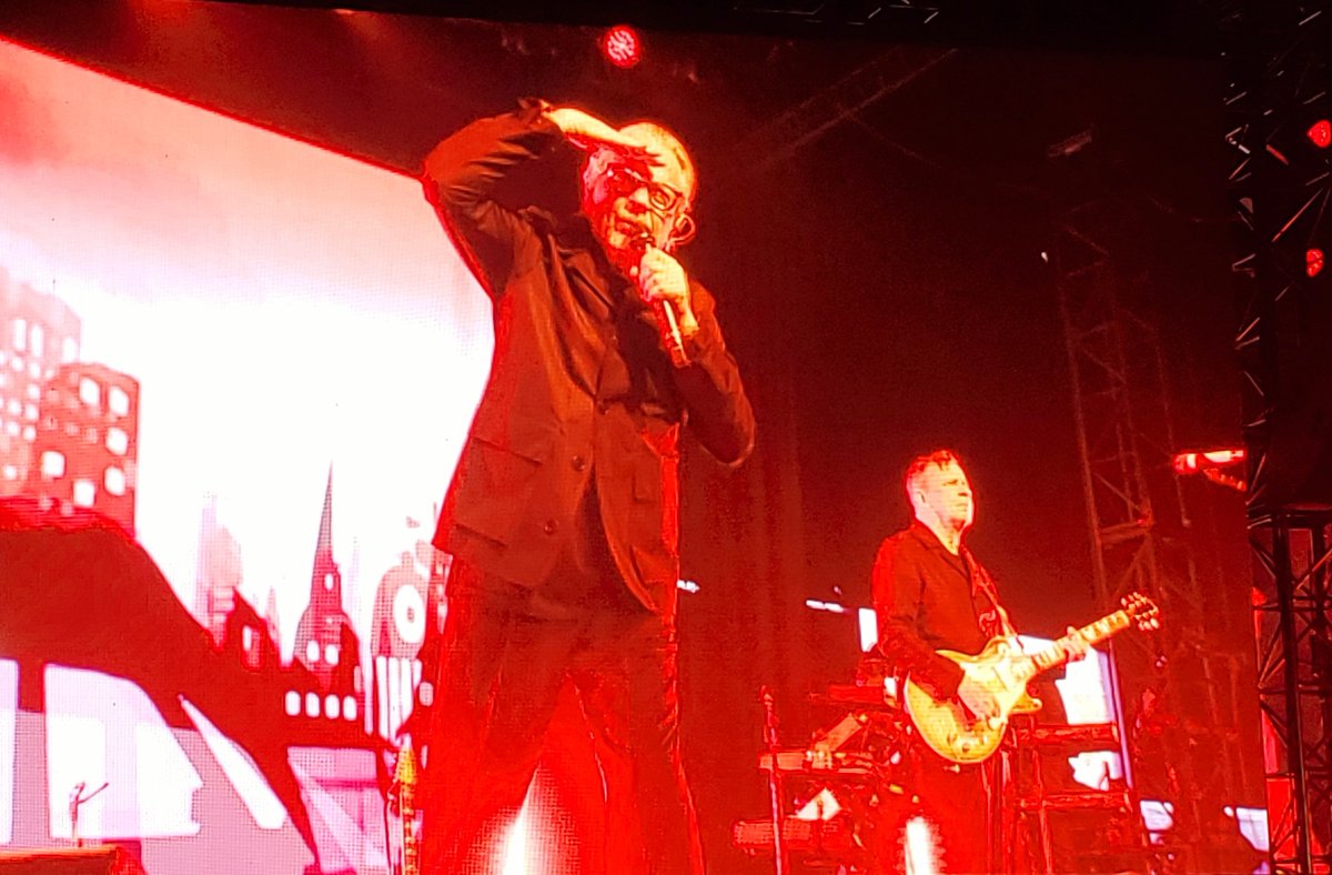 GeorgeAPaul's tweet image. I couldn't resist checking in with #Devo for a few songs during @coachella yesterday. #legends #newwave #1980s