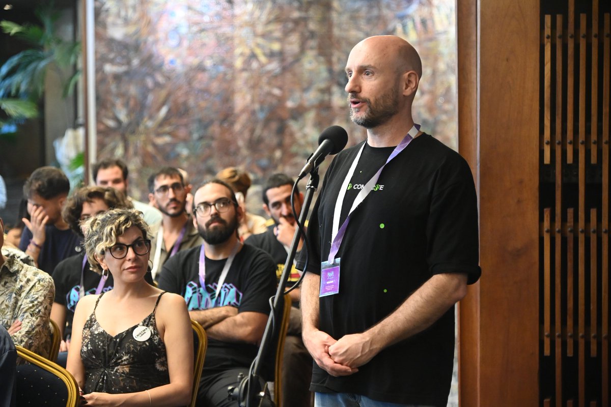 🇨🇺| Defiendan a #Cuba, invitó este viernes el Presidente <a href="/DiazCanelB/">Miguel Díaz-Canel Bermúdez</a> a participantes de la V edición del Coloquio Internacional Patria, porque ustede saben y sienten, dijo, que la Isla representa mucho para quienes creen que un mundo mejor es posible.

📎| presidencia.gob.cu/es/noticias/di…