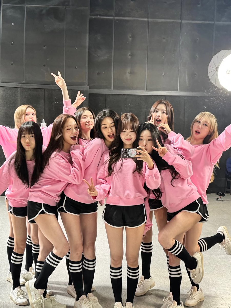 sejeopi_'s tweet image. 2026.04.18❣️Plus Chat ❸
Nayoung: 

앙앙앙 화이팅!!😊❤️
(Ang ang ang, fighting!)

#아이오아이 #IOI #LOOP 
#ioi_10th
#김세정 #KIMSEJEONG
#キムセジョン #金世正
#세정 #SEJEONG
#IOICONCERTTOUR_LOOP_IN_SEOUL