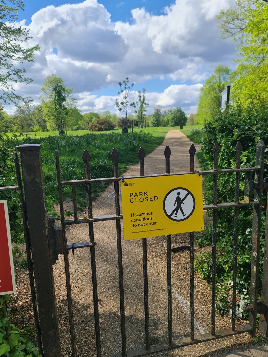 MariaMo32975161's tweet image. Hyde Park closed. Apparently was a 'drone' potentially Intercepted. Russian/Israel Embassies close. Then pro Return of of Shah to Iran. Noisy and police didn't arrest anyone here #IranWar‌ #ZelenskyWarCriminal #zionists