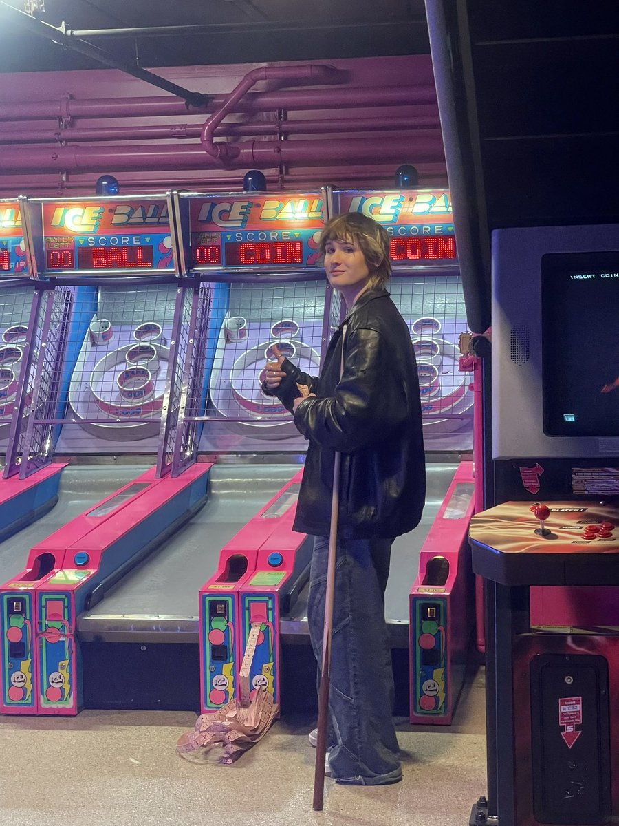 ELesko587's tweet photo. where r my loser gamer dykes at✊ https://t.co/UBs113j97r
