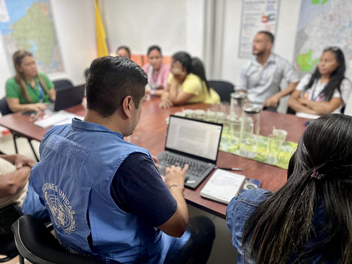 MisionONUCol's tweet image. #Valledupar | Junto a @AlcaldiaVpar y @ARNColombia, acompañamos un espacio de socialización de oferta institucional con firmantes del #AcuerdoDePaz de ASOPAZREC. Estas acciones fortalecen la articulación territorial y el acceso a oportunidades para la reincorporación. 🧵