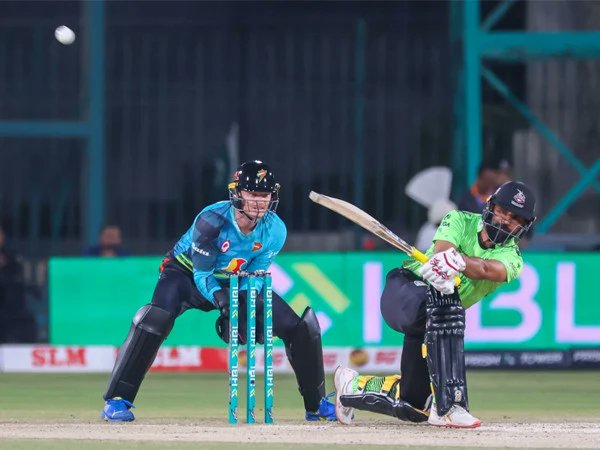 DostiFM98's tweet image. پی ایس ایل 11: لاہور قلندرز کا راولپنڈی کو جیت کیلئے 211 رنز کا ہدف

پی ایس ایل کے 27ویں میچ میں لاہور قلندرز نے ٹاس جیت کر پہلے بیٹنگ کرتے ہوئے مقررہ 20 اوورز میں 4 وکٹوں کے نقصان پر 210 رنز بنائے۔ فخر زمان نے 84 جبکہ محمد فاروق نے 63 رنز اسکور کیے۔
#PSL11 #CricketFever