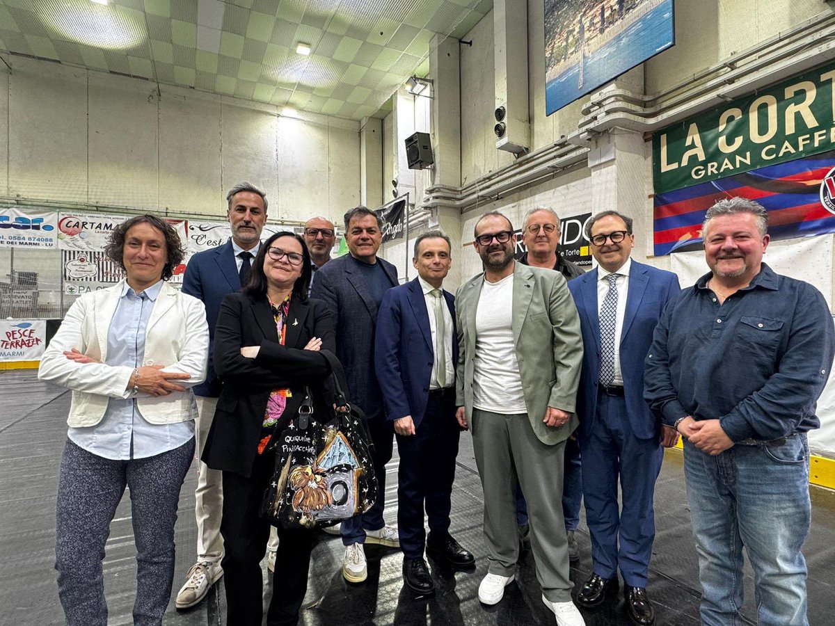 NiccoloAlberti's tweet photo. Cava Fornace, giornata storica. Sei Consigli comunali della Versilia e Costa Apuana riuniti al Palazzetto di Forte dei Marmi votano compatti: rigetto del PAUR e chiusura della discarica. Partecipazione enorme.

🧵 1/3

#cavafornace #versilia https://t.co/EzF58LyzLg