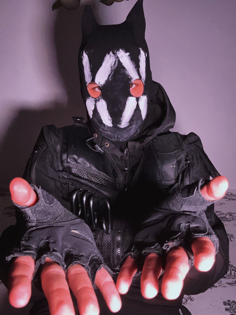 Asahisunborn's tweet image. Do you know what the hell that is?
– That? The one who begs for alms
#mask #maskedmen #tactical #uniform #military