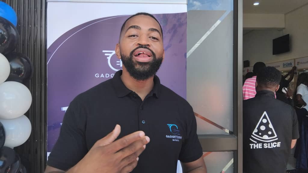 MBC_Digital247's tweet image. #Update

Managing Director of Gadgetzone Malawi, Semeon Kuntambila, has urged young people to think outside the box when pitching business ideas.

Kuntambila made the remarks during the official opening of the Gadgetzone Malawi shop in Blantyre.