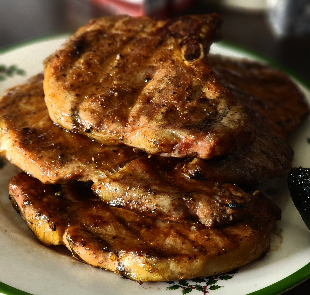 GeradTanner13's tweet image. New knife set 🔪 🔥 Mopped on a peach glaze to these smoked ##Porkchops #bbq