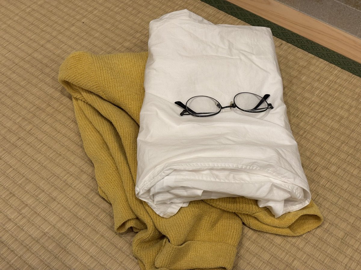 本日でお笑いコンビ「えふ」サ終となります
僕はなぜだかまだお笑いが続けたいので色々活動していきます
一緒にネタやってみたい方いましたらお声掛け下さい
久々に会った松下くんは眉毛サロンとネイルサロンに通いながらパンプアップした右胸筋を触らせてきました
やっぱりおもしろい人です