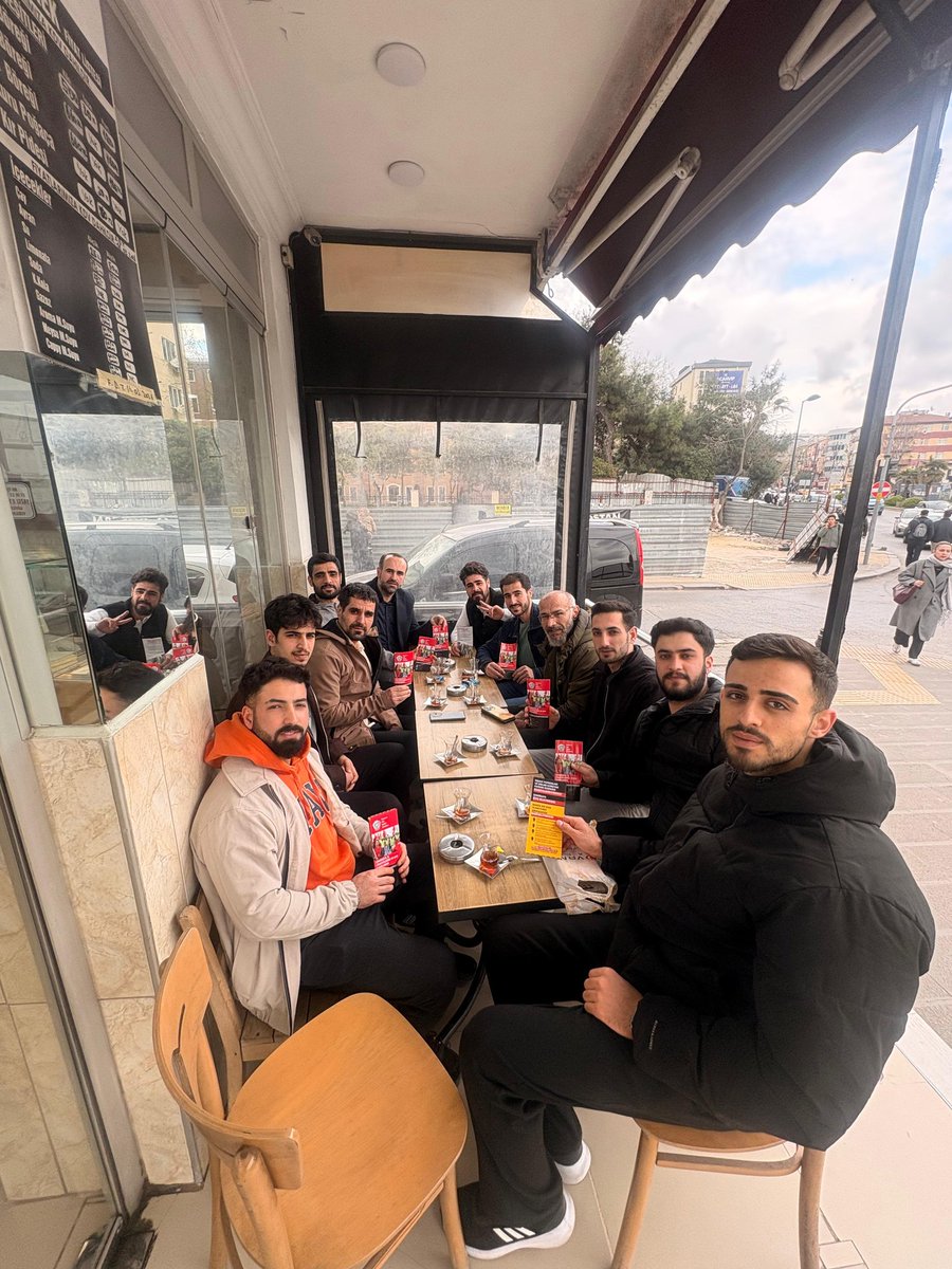 insaatiscilerii's tweet photo. 1 Mayıs 2026’ya giderken şantiyelerdeyiz!

Sendika başkanımız ve örgütlenme uzmanımız ile birlikte inşaat işçileriyle buluşmaya, ziyaretlerimizi sürdürmeye devam ediyoruz. Her buluşma, ilmek ilmek ördüğümüz örgütlülüğümüzü daha da büyütüyor.

“Sömürüye, iş cinayetlerine ve hak gasplarına başkaldırıyoruz” şiarıyla 1 Mayıs’a yürüyoruz!

Tüm inşaat işçilerini 1 Mayıs’ta işçi sınıfının saflarında yer almaya çağırıyoruz.

İşçiyiz, haklıyız, köle değiliz, asla boyun eğmeyiz!