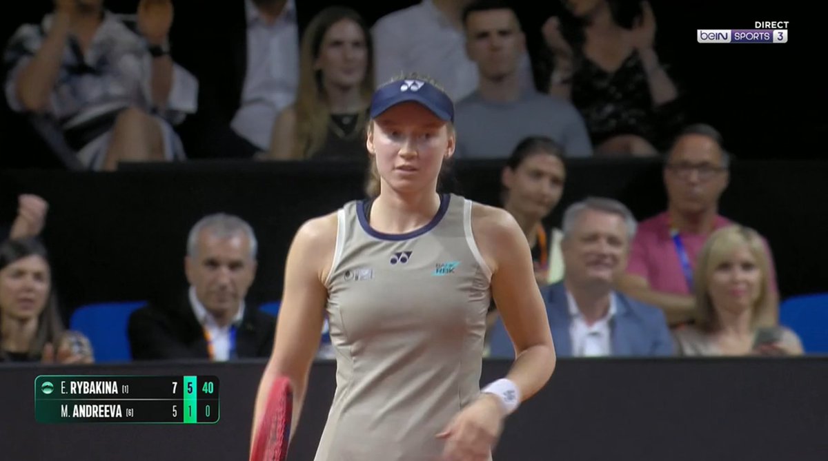 UniversTennis's tweet image. RYBAKINA DOMINE ANDREEVA ✅

Elena Rybakina écarte Mirra Andreeva en deux sets (7-5, 6-1) et se qualifie en finale du WTA 500 de Stuttgart.

Titrée en 2024, la Kazakhstanaise va disputer sa troisième finale de la saison. 🇰🇿