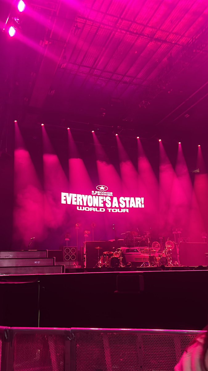 emma🏒 tweet media