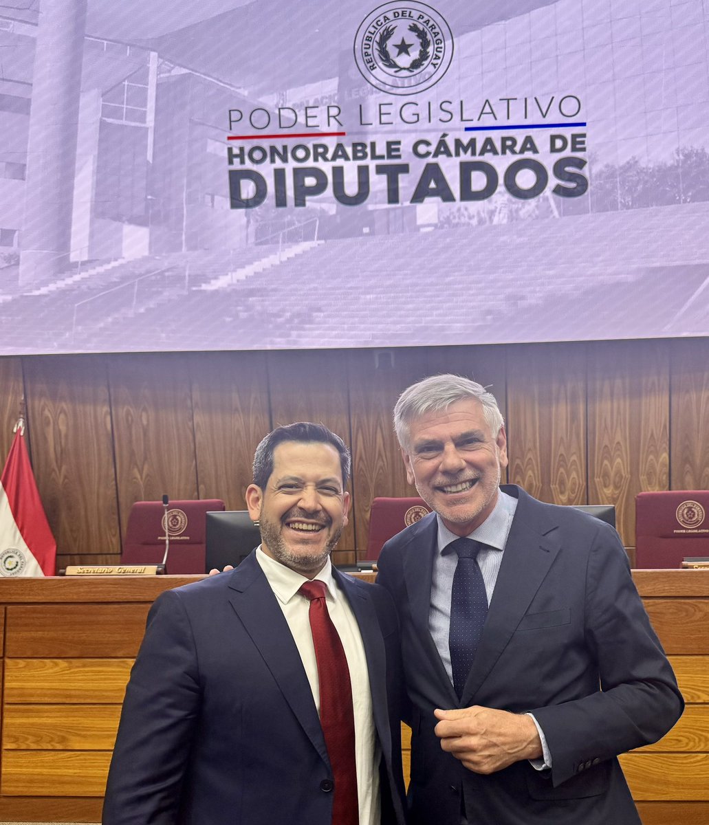 FDW_VB's tweet image. In #Paraguay 🇵🇾 op uitnodiging van parlementsvoorzitter @raulatorre voor conferentie @PatriotsNet_Off met parlementsleden en politici uit heel Zuid-Amerika. De rechts-nationalistische #Colorado-partij is al 30 jaar aan de macht in Paraguay… en wint nog steeds verkiezingen.
