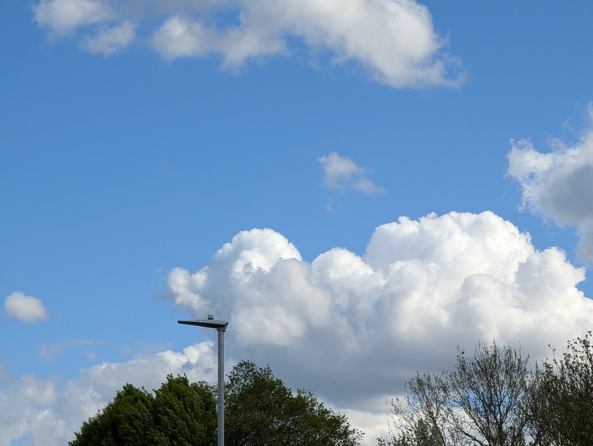 DavidLyddon's tweet image. Spring time in England 🌱🍓😃 Nice 👍🏼 #SpringFlowers #Spring #England #UK 🇬🇧🏴󠁧󠁢󠁥󠁮󠁧󠁿