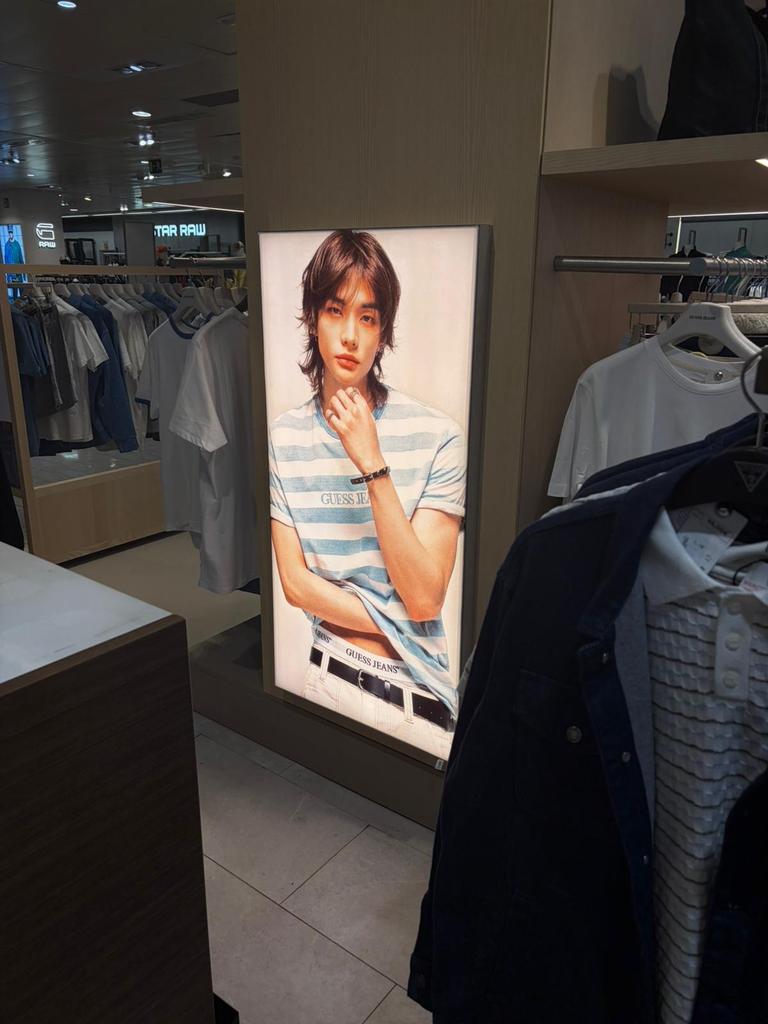 Hyunjin 현진 Central tweet media