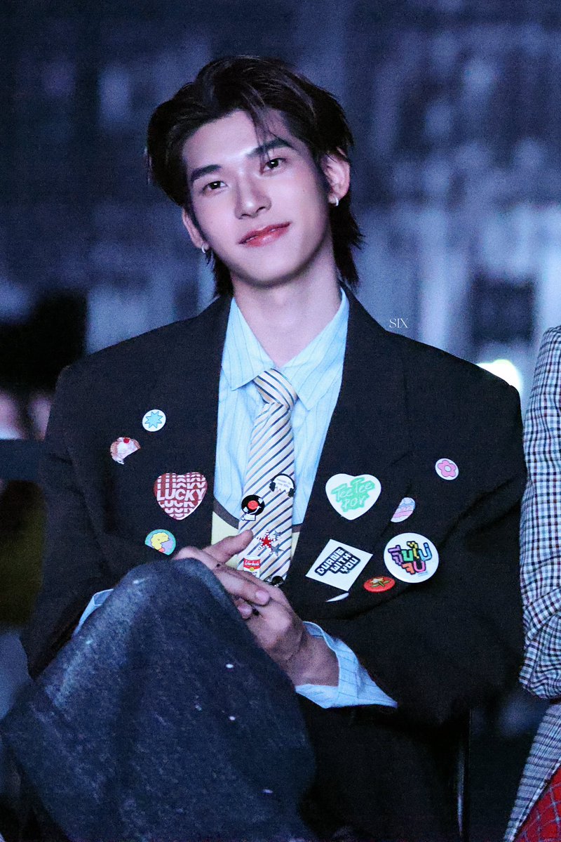 𝐒 𝐈 𝐗 tweet media