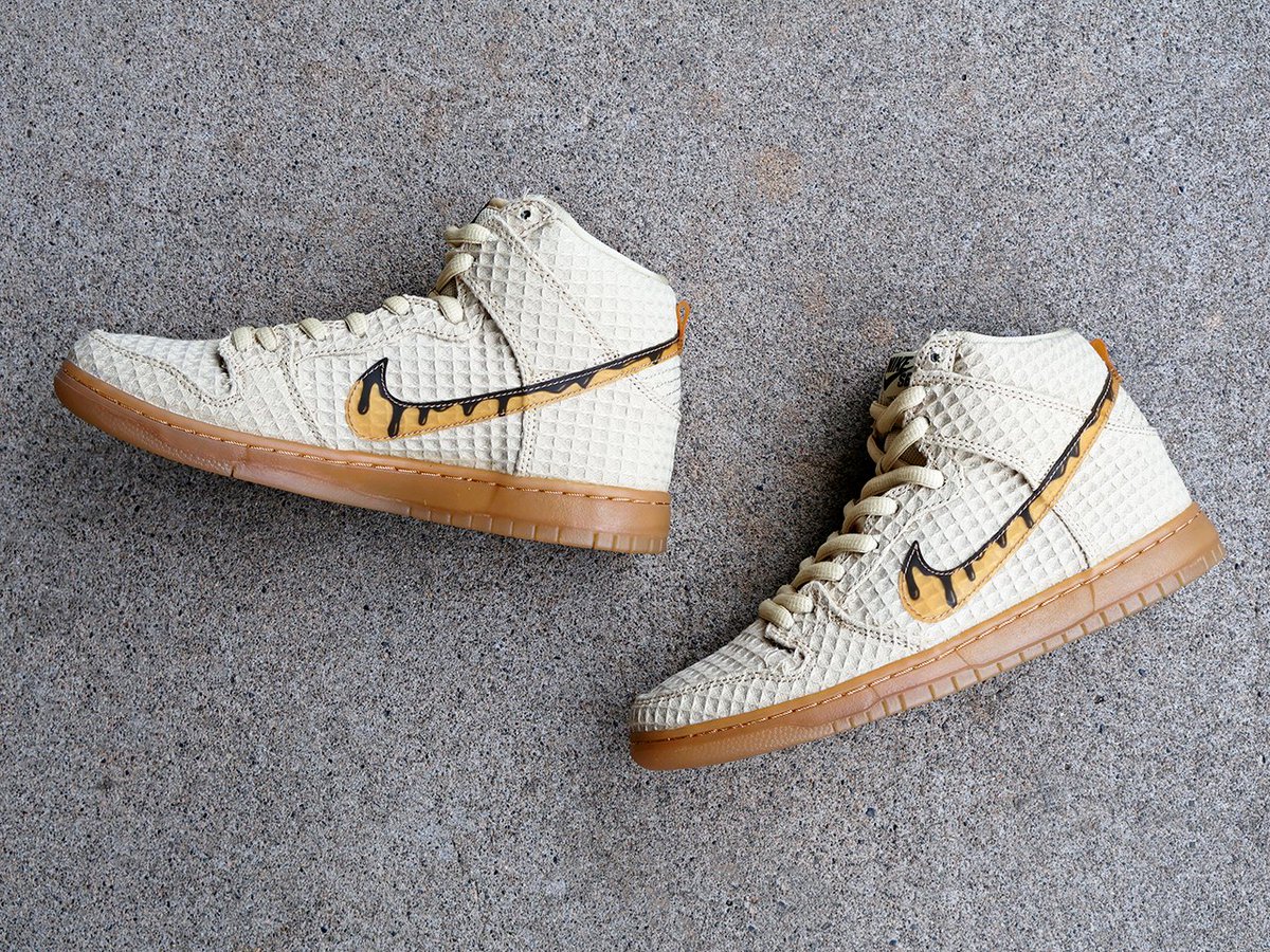 sneakershopskit's tweet image. DUNK HIGH PREMIUM SB "WAFFLE 2015"
チキン&amp;amp;ワッフルからインスパイアされたデザイン。アッパー全体はワッフルをイメージした格子調のメッシュ。サイドのスウッシュからはシロップが滴れる遊び心あふれる1足
k-skit.com/item/nike/dunk…