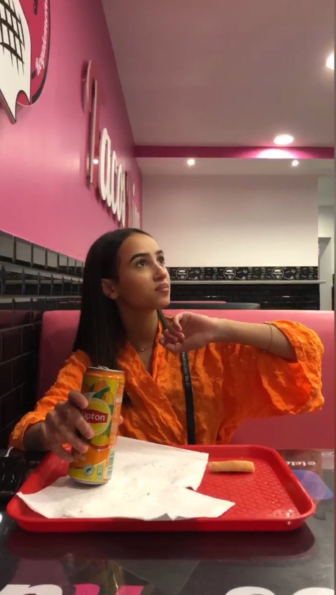 Mia Wallace tweet media