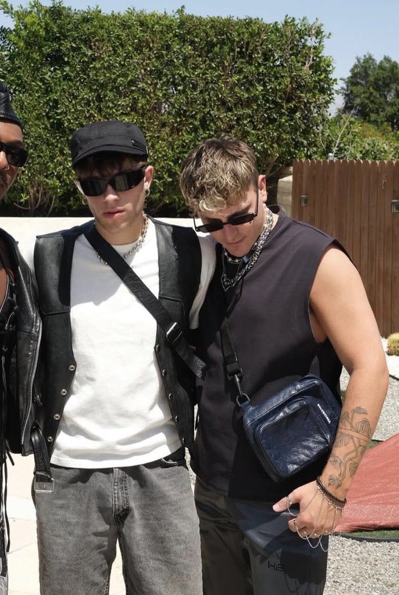 melody ✩ tweet media