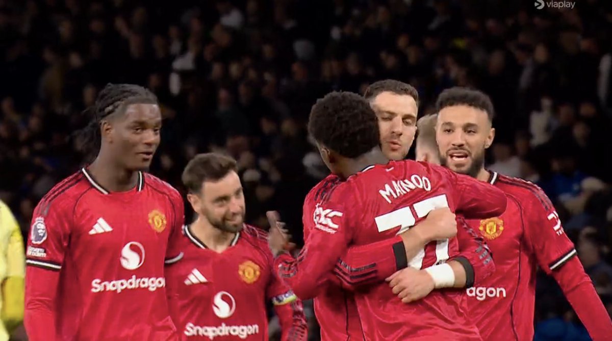 TouchlineX's tweet photo. FT: Chelsea 0-1 Manchester United.

MANCHESTER UNITED BEAT CHELSEA AT STAMFORD BRIDGE! https://t.co/weO5RtfACU