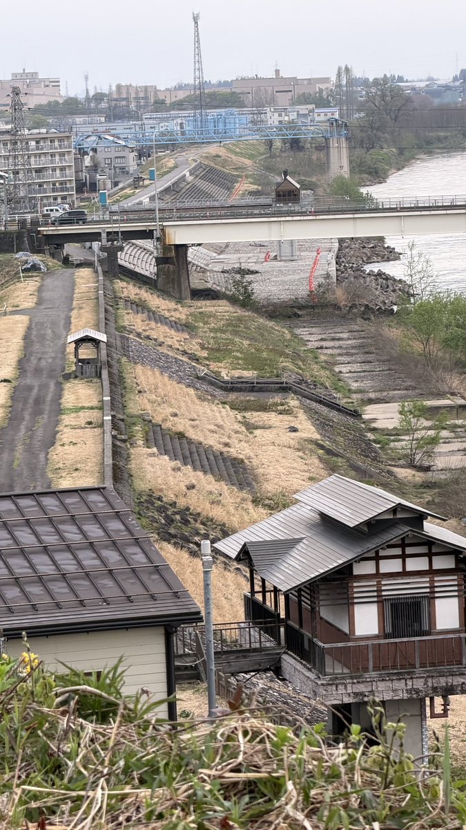 eriko_mm_'s tweet photo. #ブルーインパルス
#小千谷市
河川敷はまだまだ空いてる5時50分 https://t.co/wwER2ftzjS