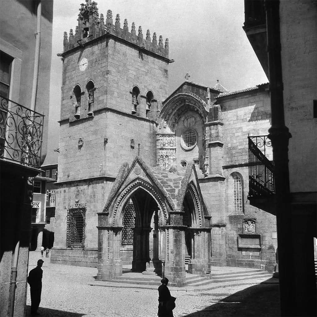 Praça da Oliveira (Guimarães), sem data. 

[📸 Mário Novais | Fundação Calouste Gulbenkian]

#PortugalRural