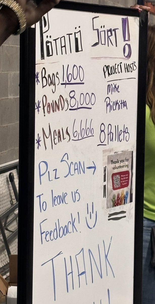 ELA_Edwards_'s tweet image. Dedicated Intelligent Versatile Ambitious Students AKA Divine Divas- Volunteering at the food bank !!! 🥰😍@NMSSTALLIONS #giveback #communityservice #bonding