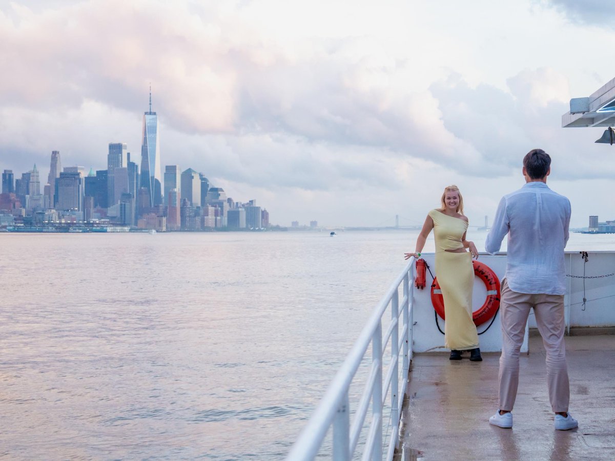 eventcruises's tweet photo. Come for the dinner cruise, stay for the iconic backdrops 🏙️ https://t.co/vNyYhVCz02