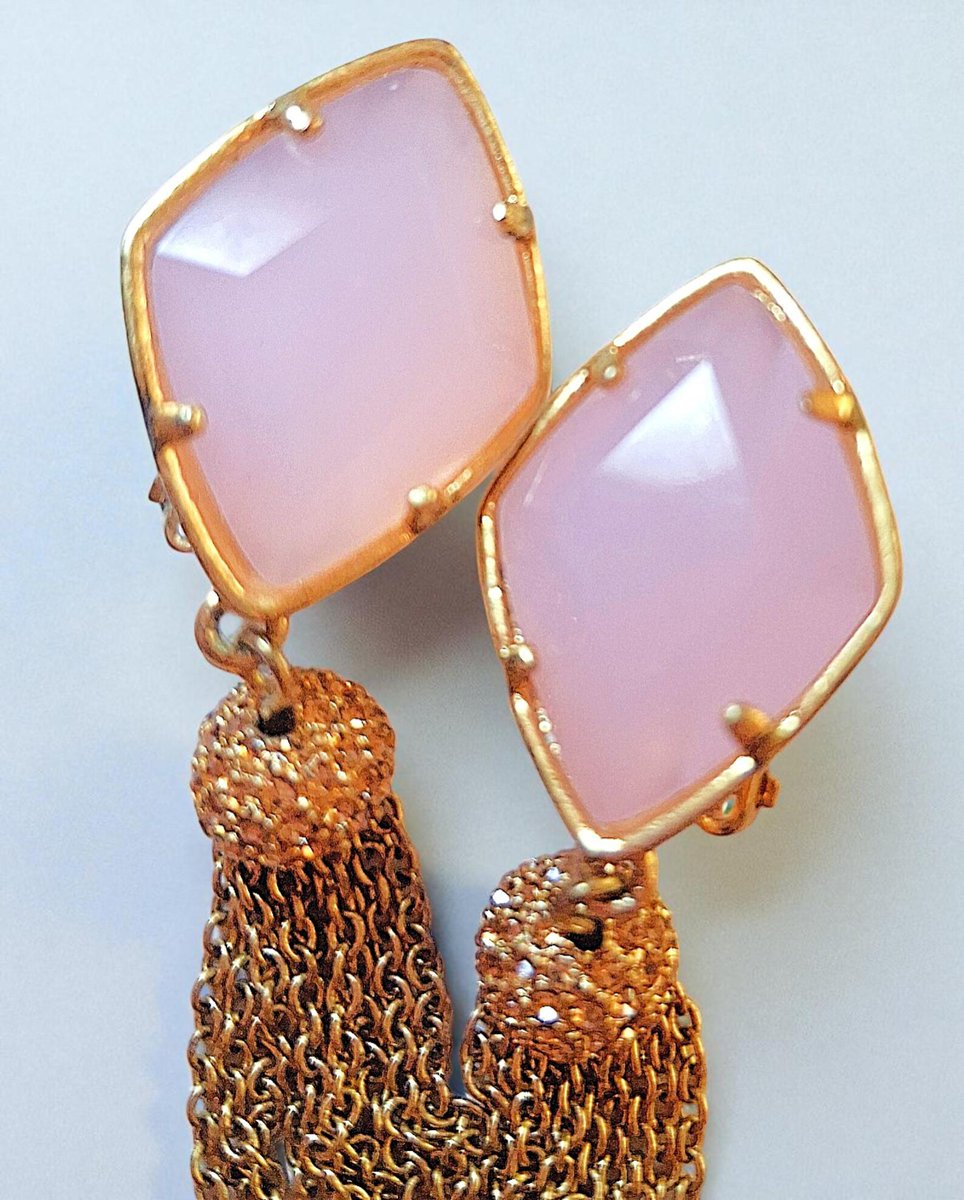 renaissancefai's tweet image. CAROLEE LUX Pink Glass Clip-On Dangle Earrings, Gold Tone, Chain Tassels, Clear Rhinestones, Vintage
etsy.com/listing/449085…?
#earrings #dangle #pink #glass #chalcedony #vintage #CaroleeLux #pave #rhinestones #tassels #long #bridal #wedding #designer #signed