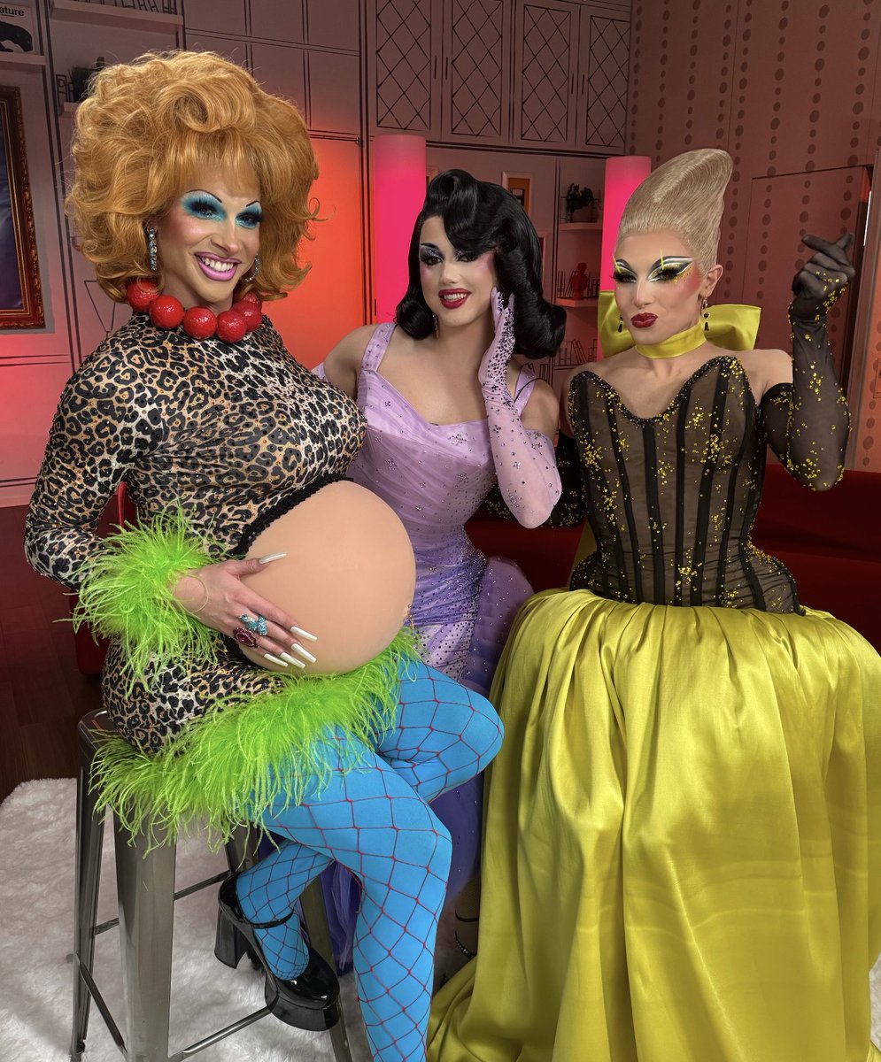 RuPaulsDragRace's tweet image. We’ve crowned a winner, baby! 👑

Our Top 3️⃣ reacted to last night’s Grand Finale in real-time – watch NOW on the #DragRace YouTube channel! 🏁✨