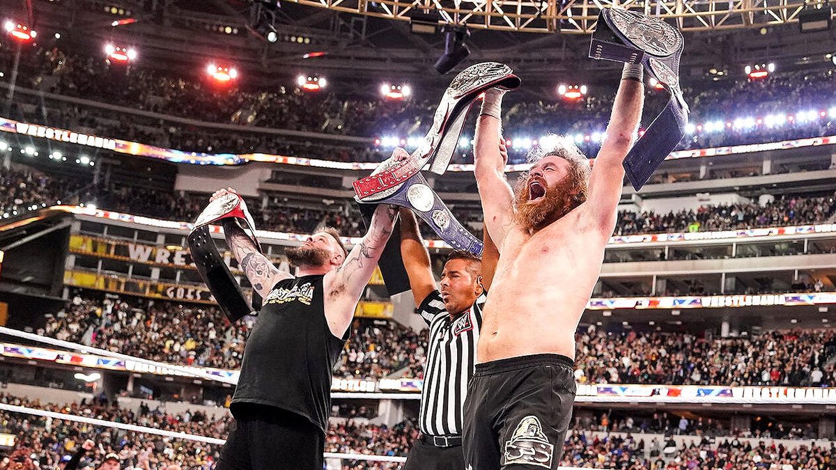 CWNonline's tweet image. Top 10 @WWE @WrestleMania Championship Changes of All-time: Number 2 @ cwnonline.ca/2026/04/18/top…

#Top10 #ChampionshipChanges #Alltime #WrestleMania #WWEUniverse #WWEonNetflix #CWNonline #CANUCKproud 🍁