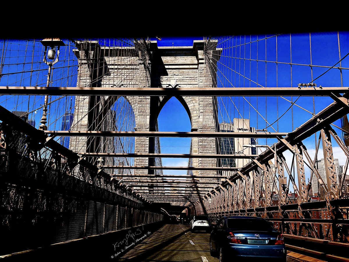 Vision_I_See's tweet image. Crossing the Brooklyn Bridge in color and black &amp;amp; white.
#brooklynbridge #architecture #blackandwhitephotography #nyc