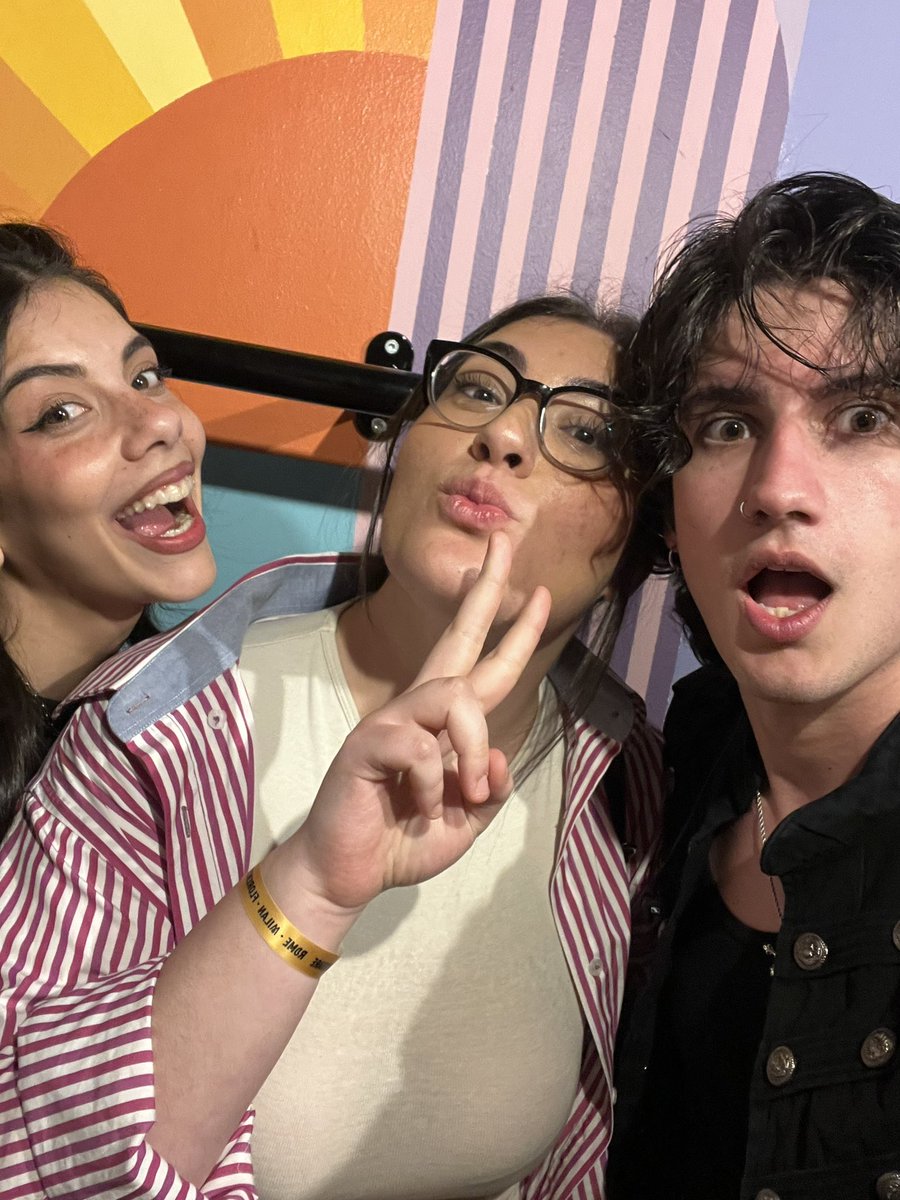 adri🌻 GRAN FINALE tweet media