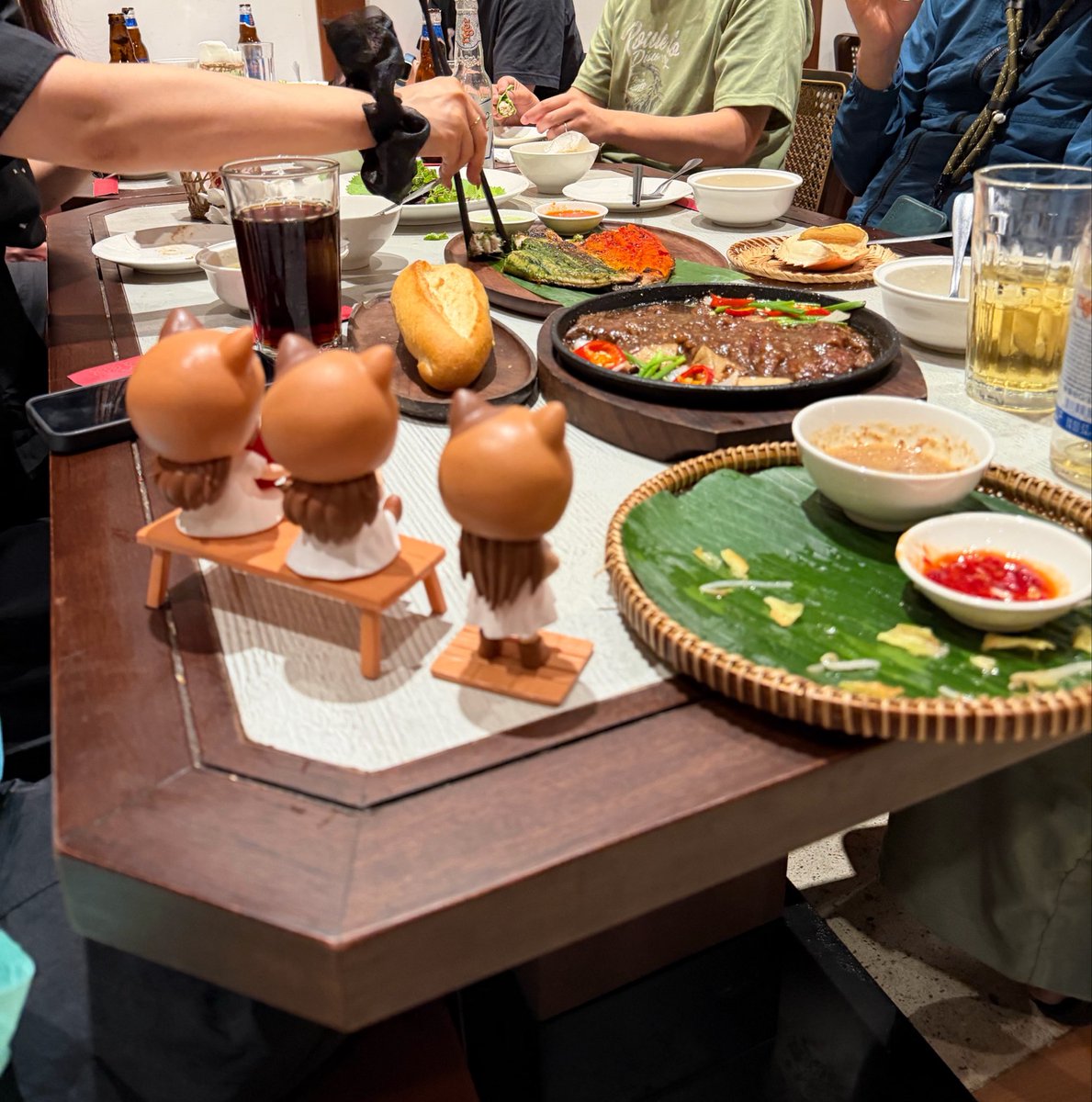 sbcoffcial's tweet image. SBCオフ会inダナン

ベトナムスタッフとの交流、オフ会と2日間ありがとうございました。

Shopeeを始めて収益作りながらも

しっかり時間も確保して海外集合でも結構な人数集まれるようになって来てるのは素直に嬉しい。

たまさん来れなかったから強制参加させときました。帰国させます