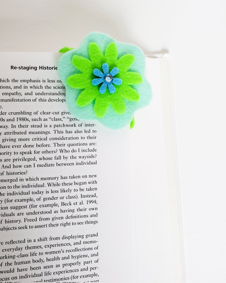 MinimalAbstrac1's tweet image. April Flower 🌼 Shower 📚
etsy.com/listing/141017…
#etsyfavorites #handmadehour #giftsforfriend #giftsforkids #womaninbizhour #CraftBizParty #SpringJoy #SpringIsHere #flowerpower #FloralJoy #bookworm #booklover #readingforpleasure #SaturdayInNature #WeekendQueen