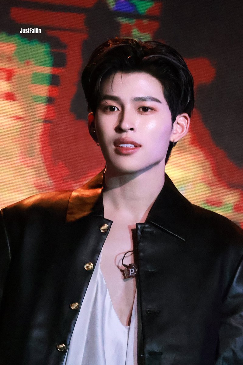 JustFallin tweet media